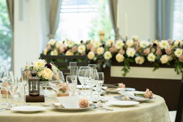 パーティ会場のテーブルの写真