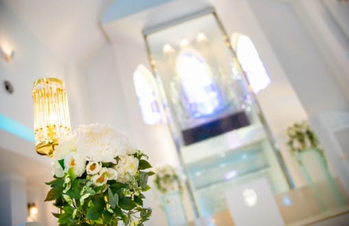 チャペル内のブーケの写真