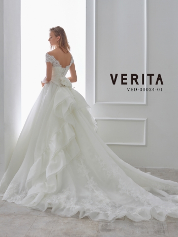 ウェディングドレスの写真