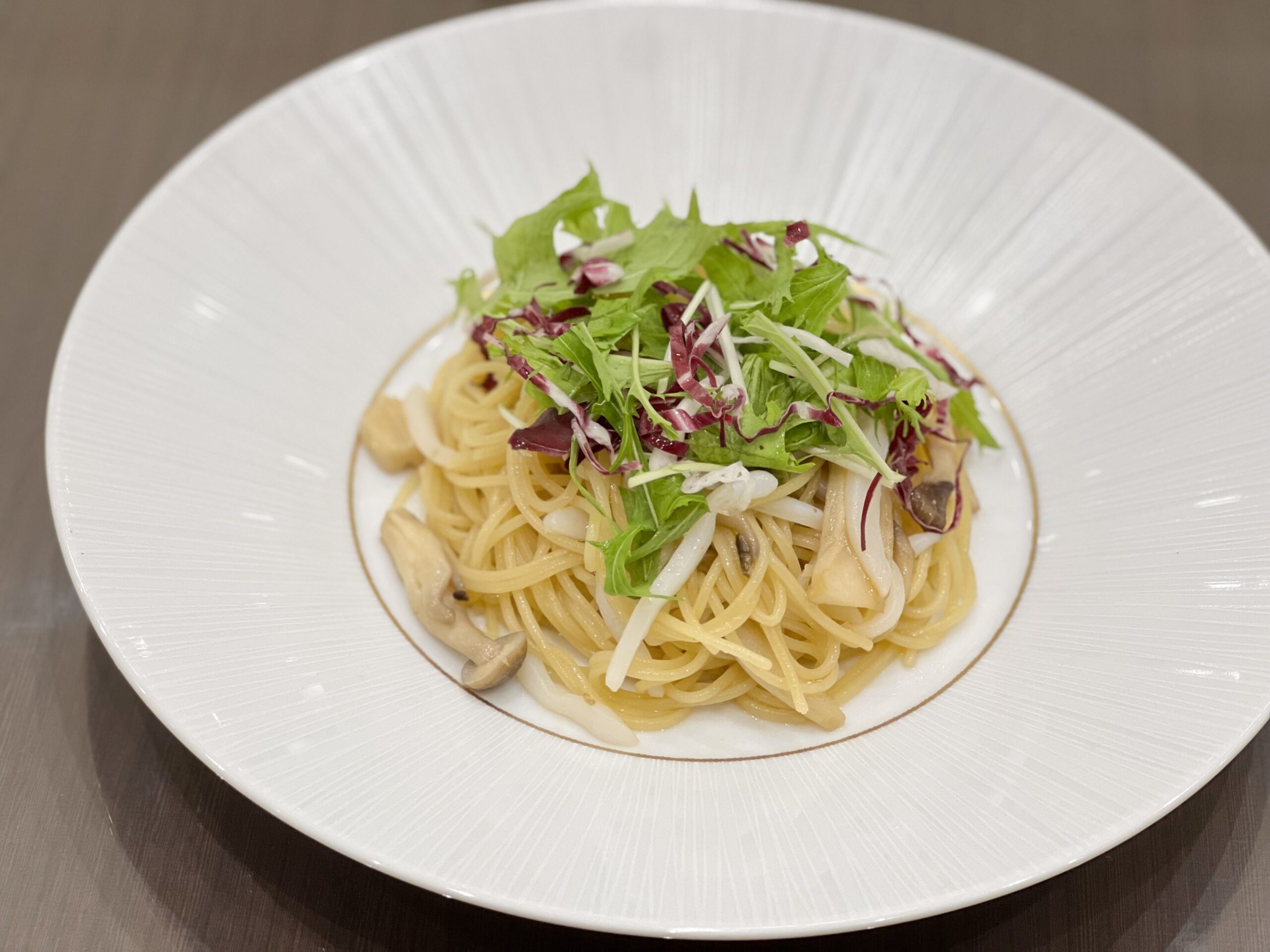 イカとキノコの和風パスタ 蟹味噌風味